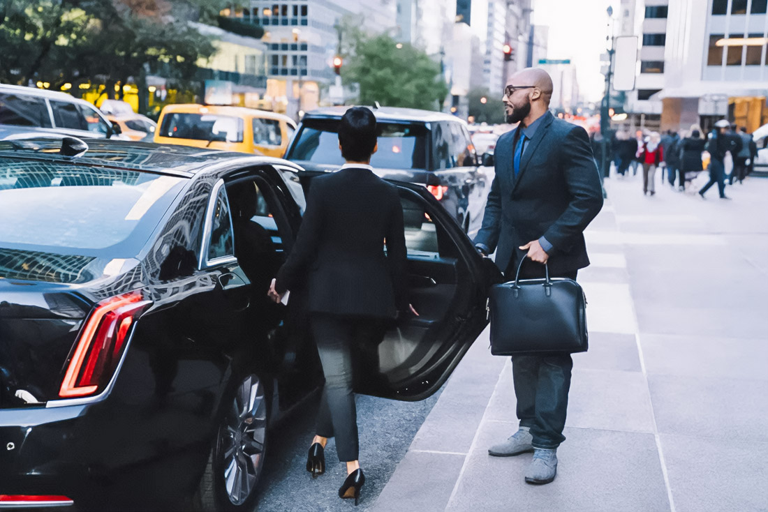 Cost Comparison: Hiring a Driver for a Month in Dubai vs. Daily Car Rental – Which Is More Profitable?